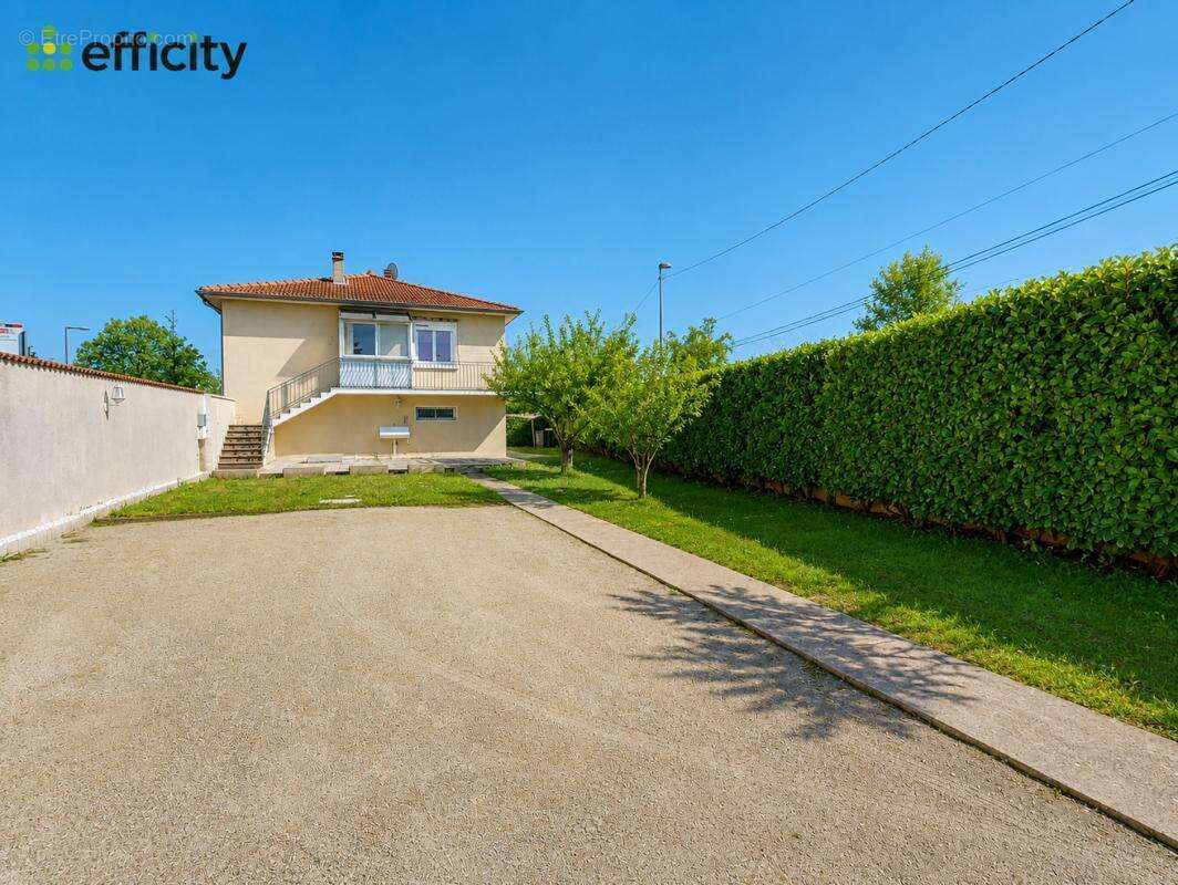 Maison 125 m² à Caluire-Et-Cuire  - photo 2