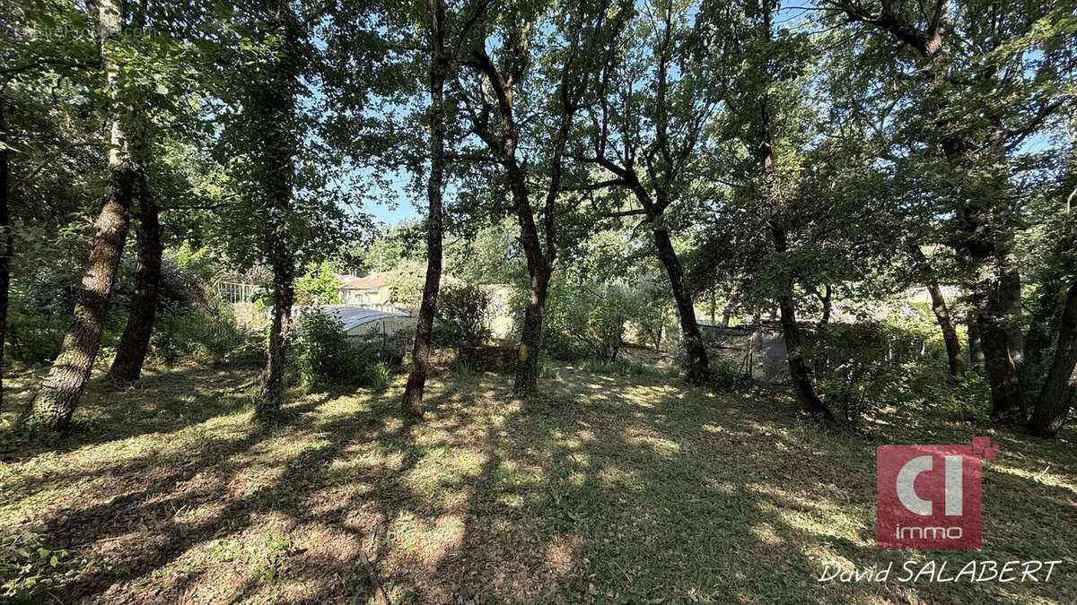 À vendre,  villa plain-pied  T5 + appartement indépendant sur terrain arboré à Garéoult - photo 16