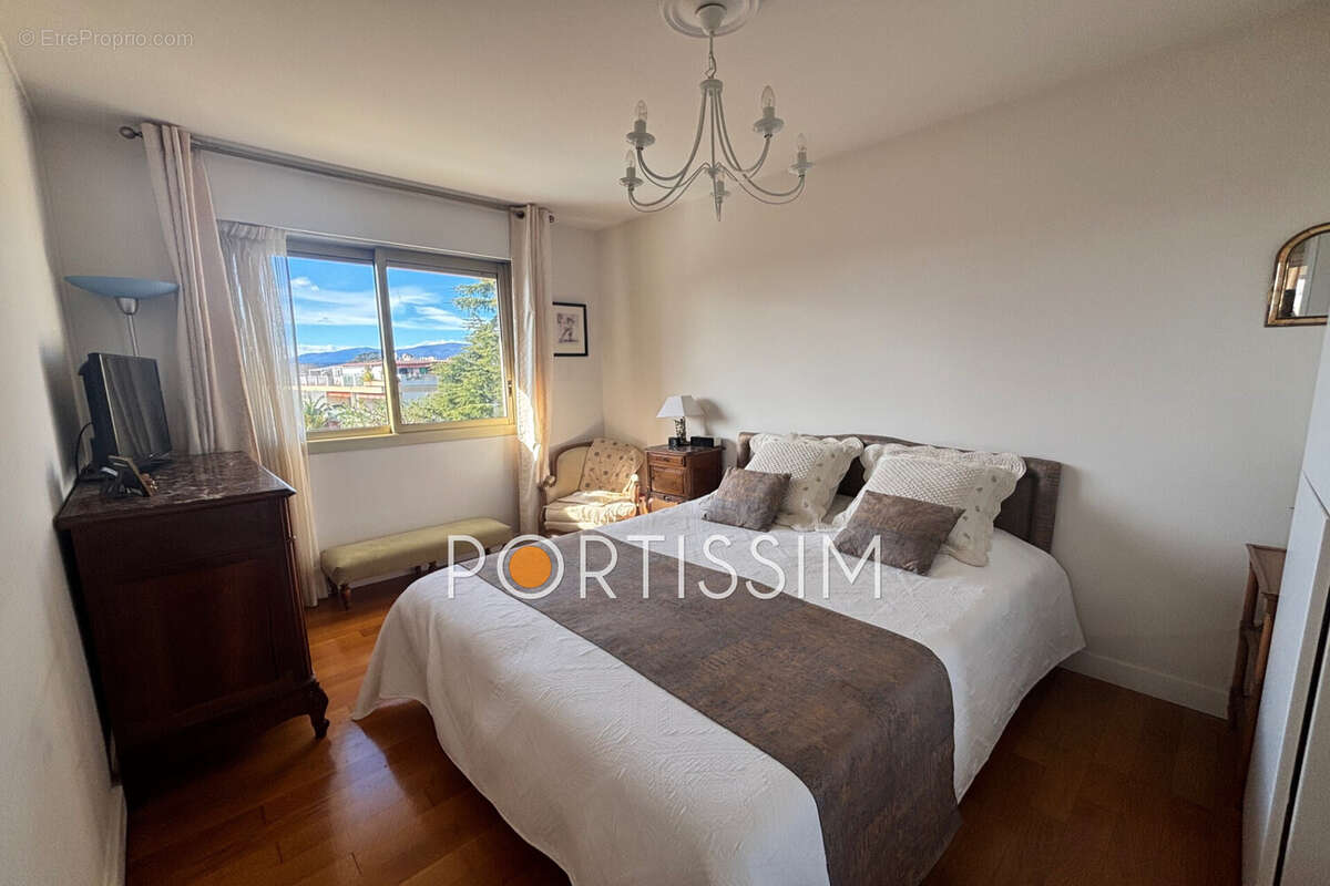 Appartement à SAINT-LAURENT-DU-VAR