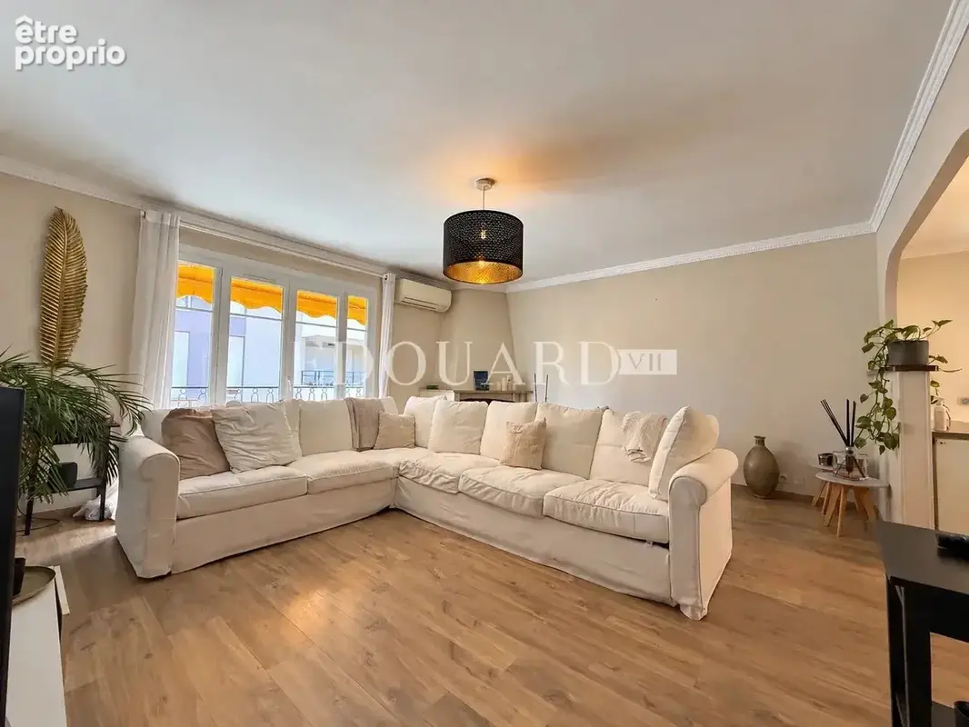 Spacieux trois pièces au troisième et dernier étage avec joli balcon, cave et possibilité garage - photo 2