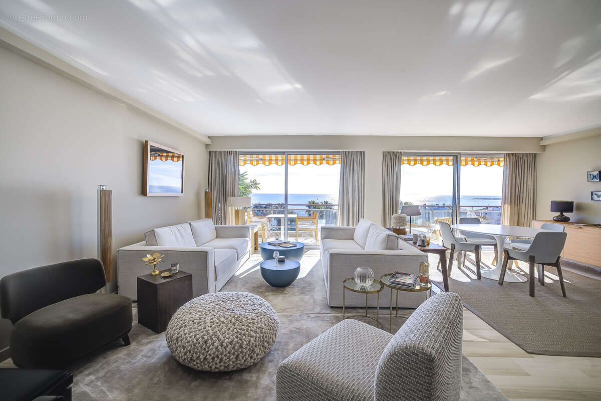 Appartement à VALLAURIS