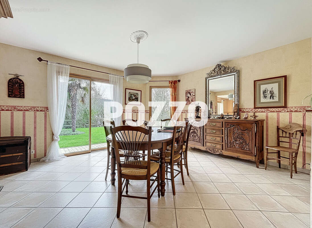 Maison 177 m² à Brehal  - photo 3