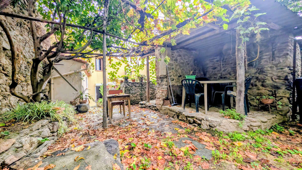 Maison à LAROQUE-DES-ALBERES