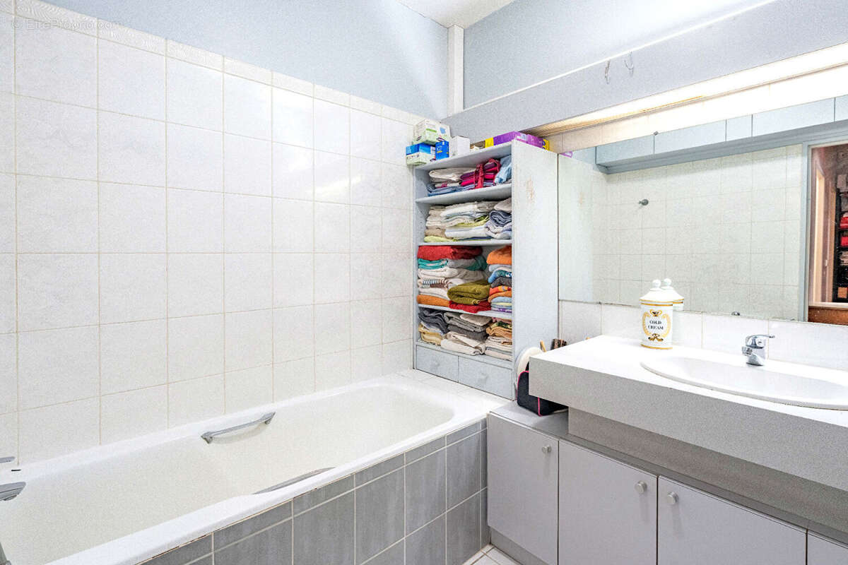Appartement à LEVALLOIS-PERRET