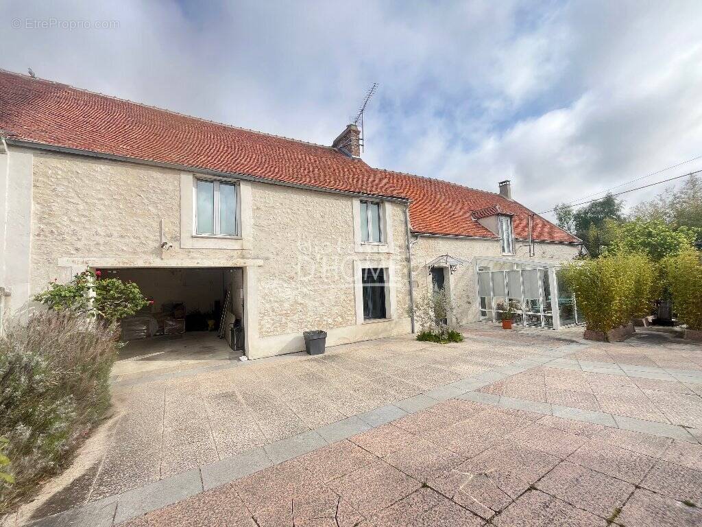Maison à JOUY-LE-CHATEL