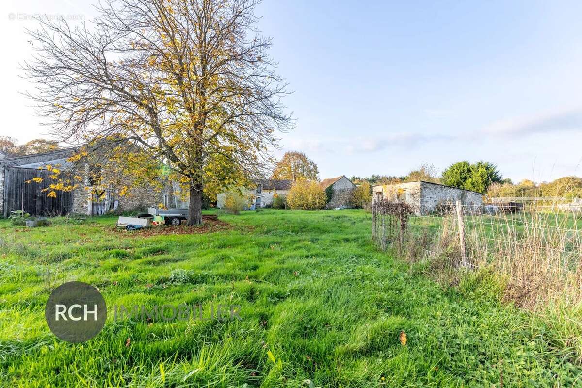 Terrain à MONTFORT-L&#039;AMAURY