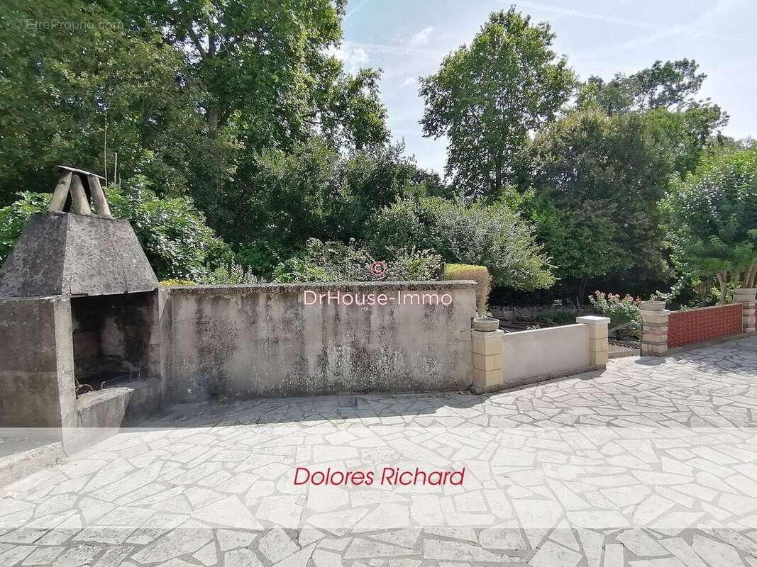Maison 101 m² à Lussac  - photo 11