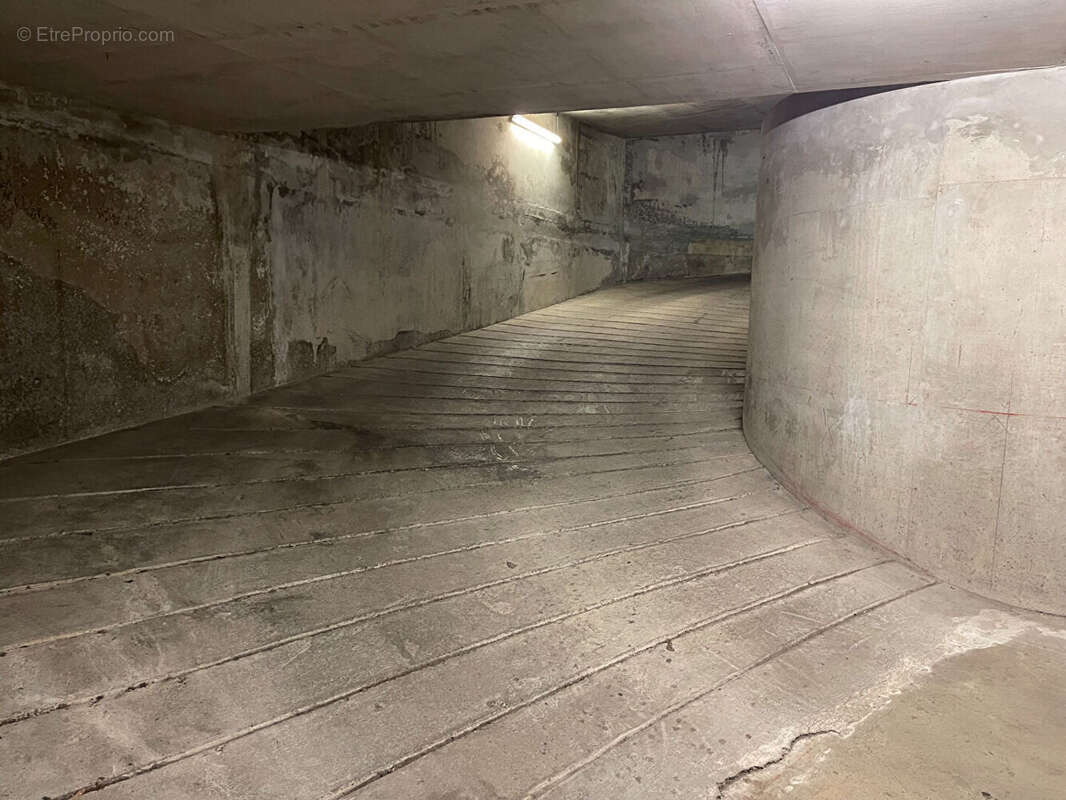 Parking à CAGNES-SUR-MER