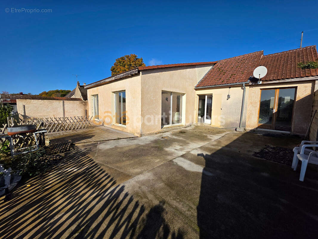 Maison à VILLENEUVE-SUR-YONNE