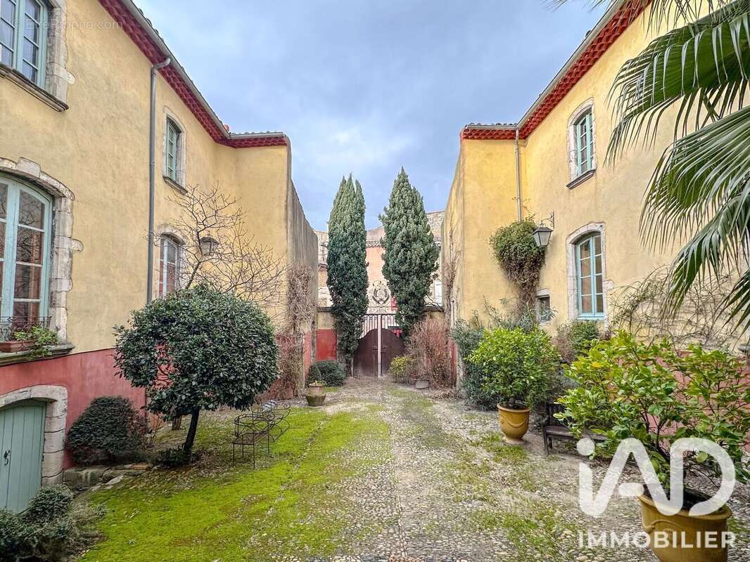 Commerce 778 m² à Bourg-Saint-Andeol  - photo 2