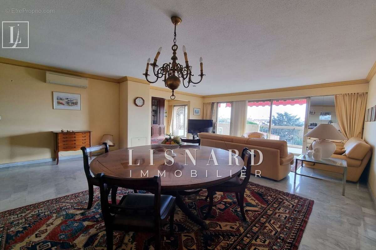 Appartement à VALLAURIS