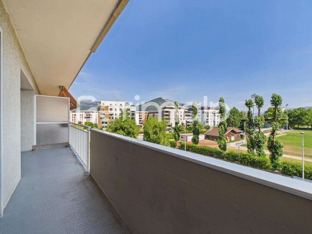 Vente - Appartement - 2 pièces + cuisine - 48 m² - 273 000 € - - photo 3