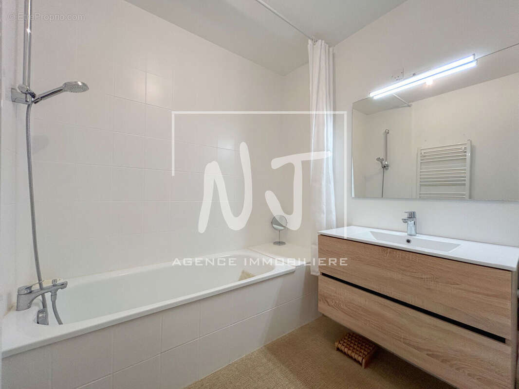 Appartement à LES PONTS-DE-CE