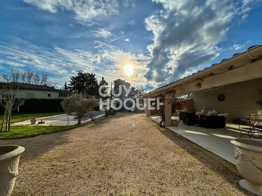 Maison à L'ISLE-SUR-LA-SORGUE