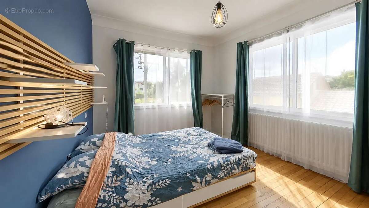 Immeuble de rapport: 3 lots loués: T5, T2, Studio avec 3 garages - photo 9