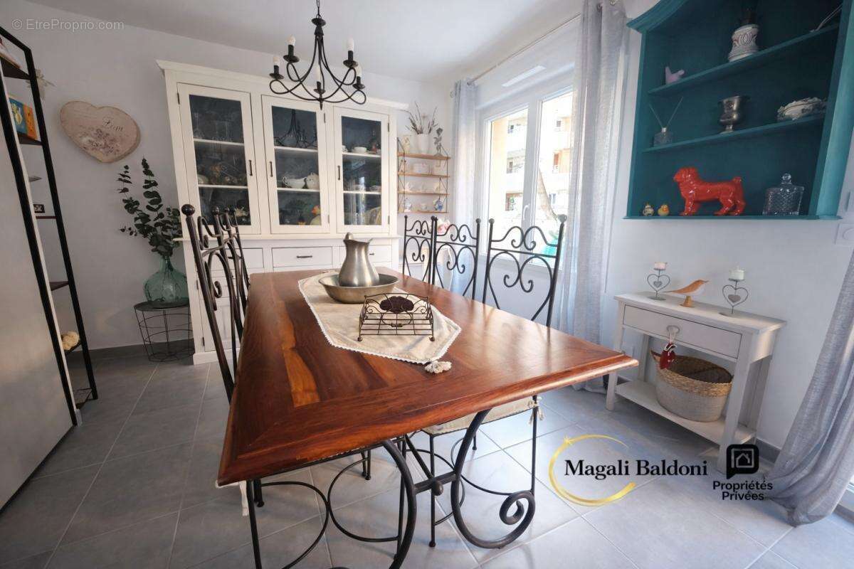 Appartement à LE MUY