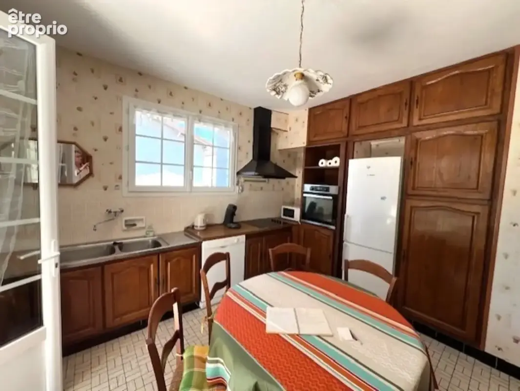 Maison à vendre 8 pièces SAINTES (17) - photo 5