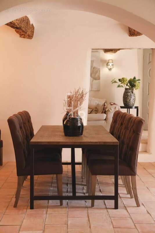 Maison à CHATEAUNEUF-GRASSE