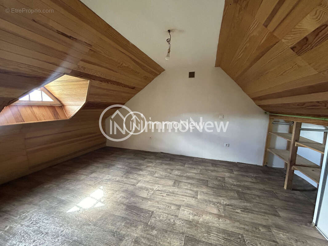Maison mitoyenne a renover de 84m2 sur 1232m2 de terrain - photo 10