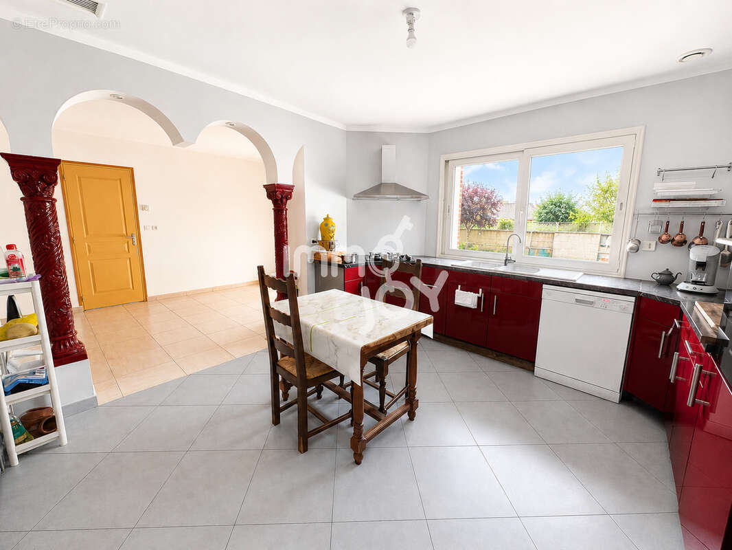 Spacieuse maison T6 avec un beau terrain de 820 m2 - photo 4