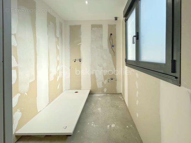 Maison à MANDRES-LES-ROSES