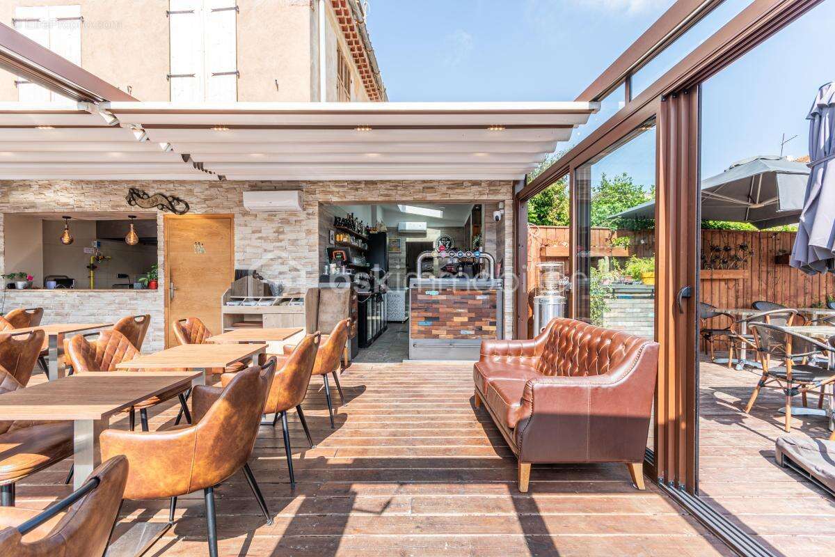*** brasserie licence iv - port de st mandrier - clientele fidele a l'annee + fort potentiel *** - photo 6