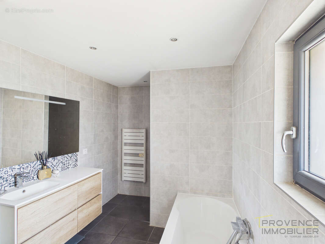 Maison à MALATAVERNE