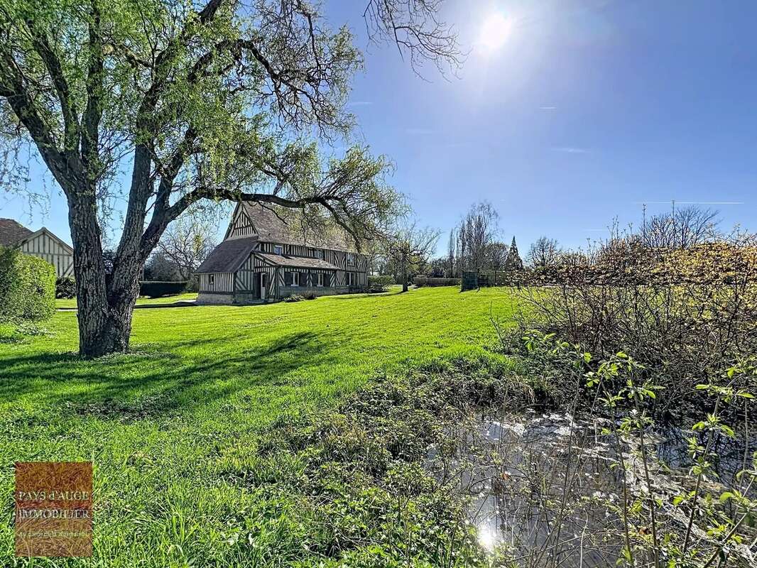 Maison à SAINT-GEORGES-EN-AUGE