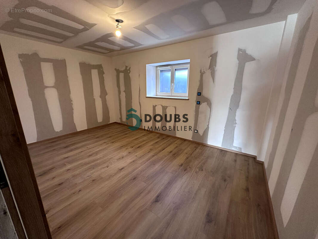 Appartement à ORCHAMPS-VENNES