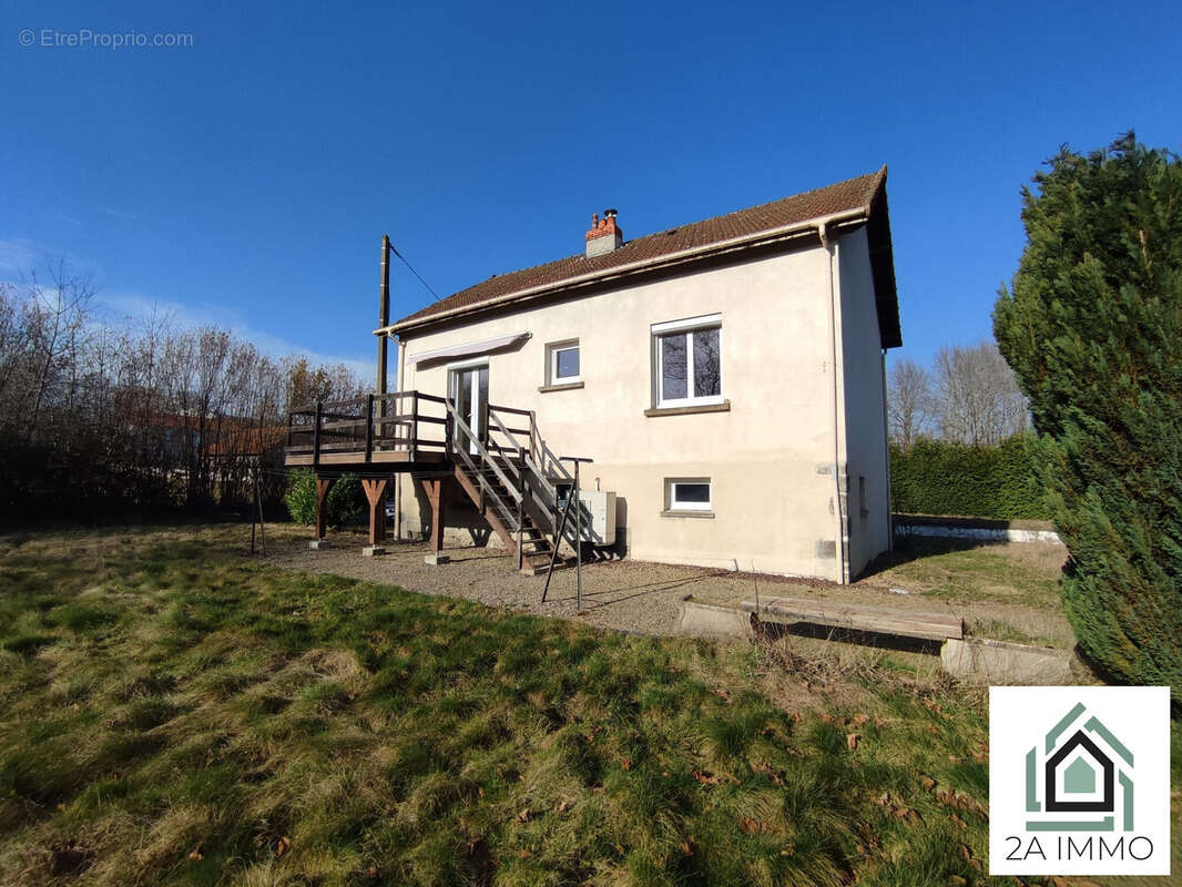 Maison à CHAPDES-BEAUFORT