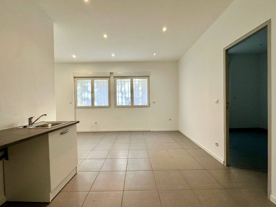 Appartement à MARSEILLE-4E