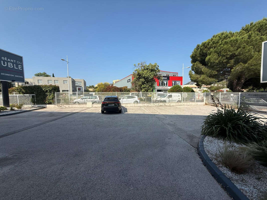 Commerce à LA VALETTE-DU-VAR