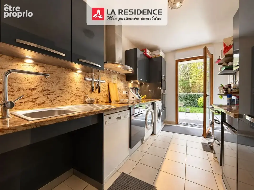 Appartement 4 pièces 83 m² à vendre à Le Mesnil-Saint-Denis (78320) - photo 3