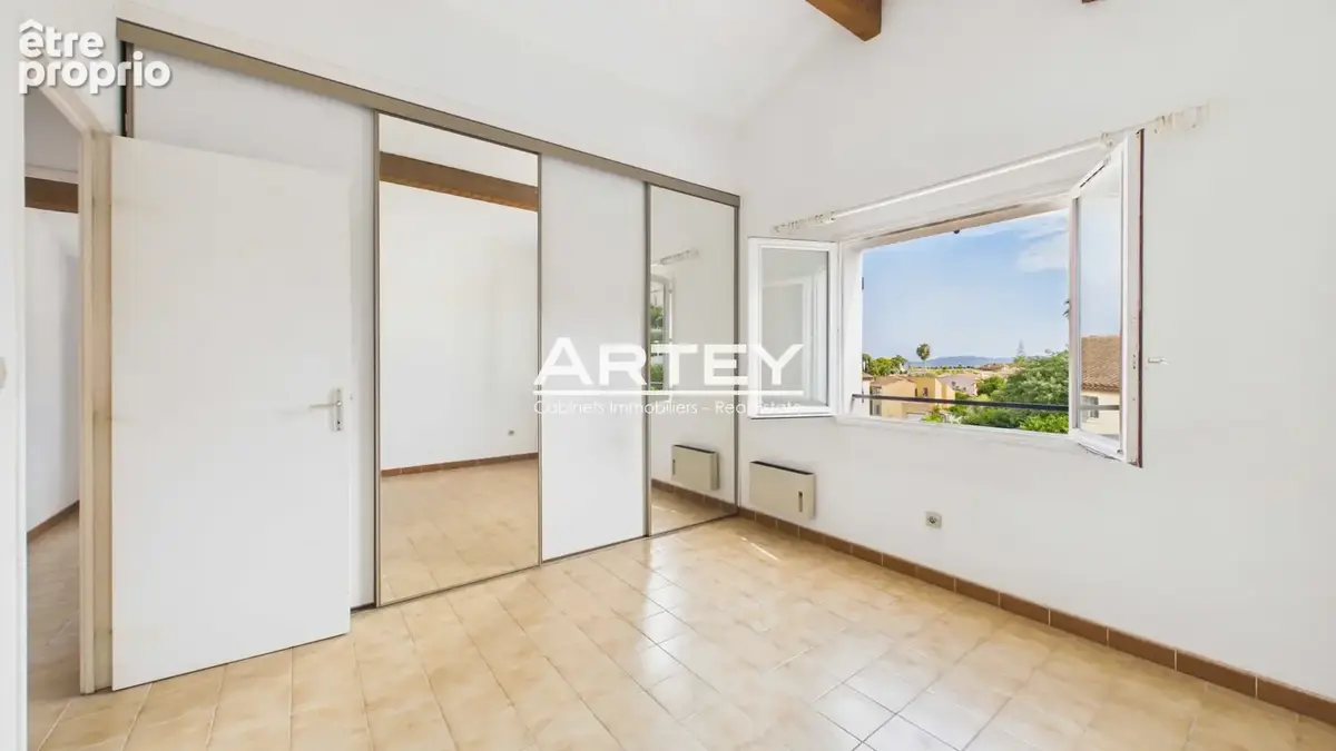 Appartement type 3 64 m2 proche port - 2 Chambres - 2 terrasses - Garage - photo 7