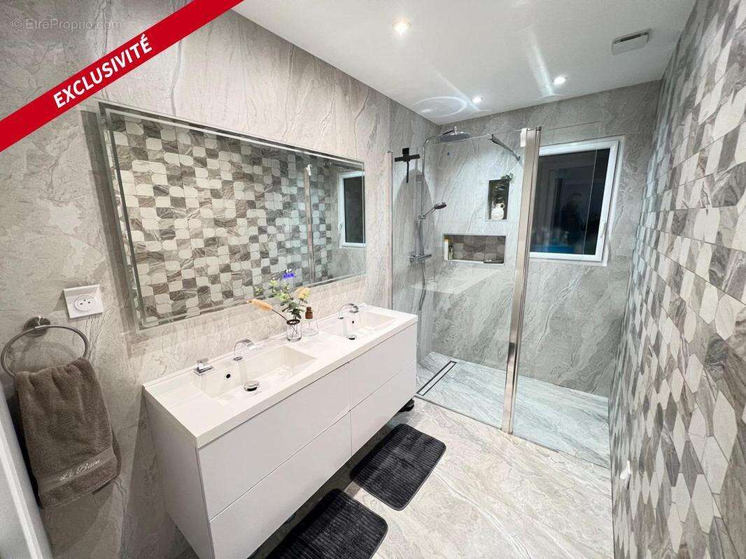 Maison à SAINT-MACAIRE-EN-MAUGES