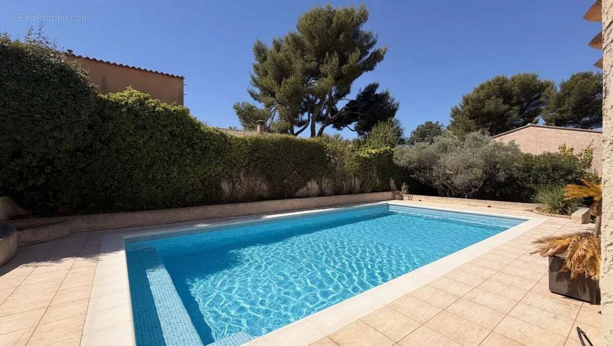 Maison 149 m² à Vitrolles  - photo 2