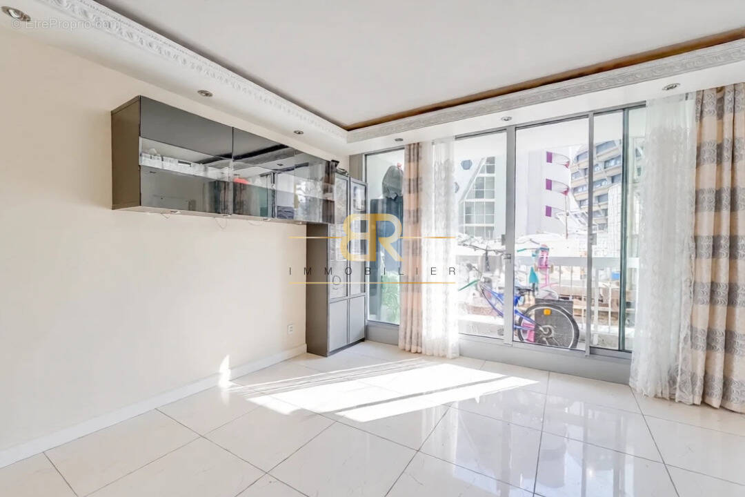 Appartement à PARIS-19E