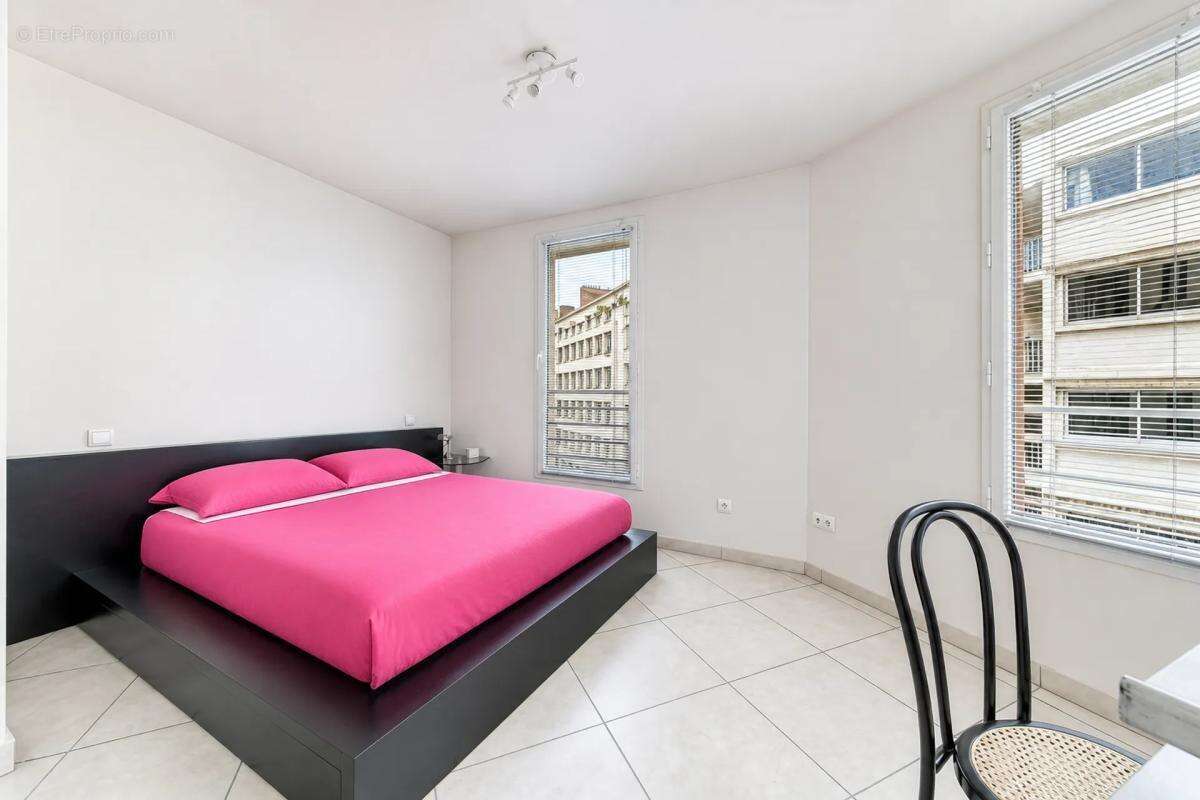 LYON 7 - Place JEAN MACE -Appartement T4 de 89 M2 - - photo 7