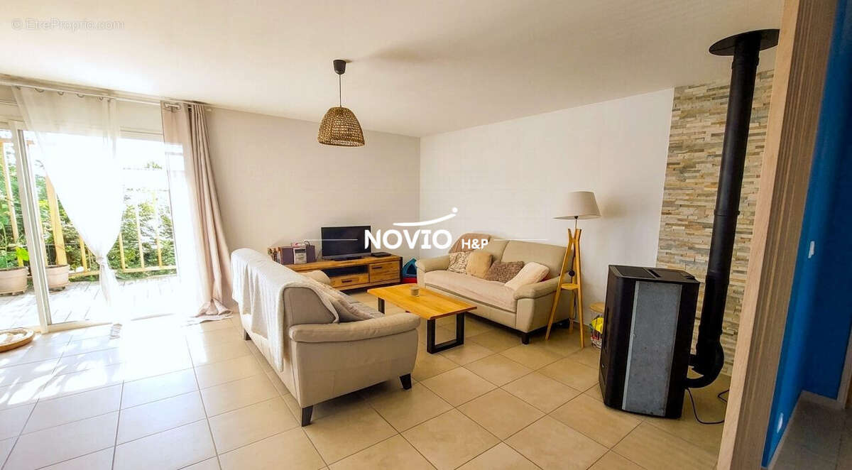 Maison 135 m² à Jaunay-Clan  - photo 5