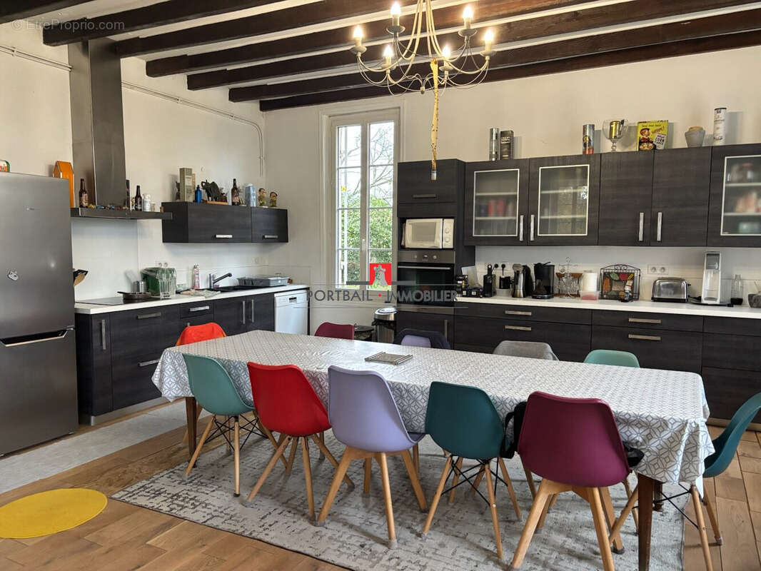 Maison 243 m² à Saint-Andre-De-Cubzac  - photo 8