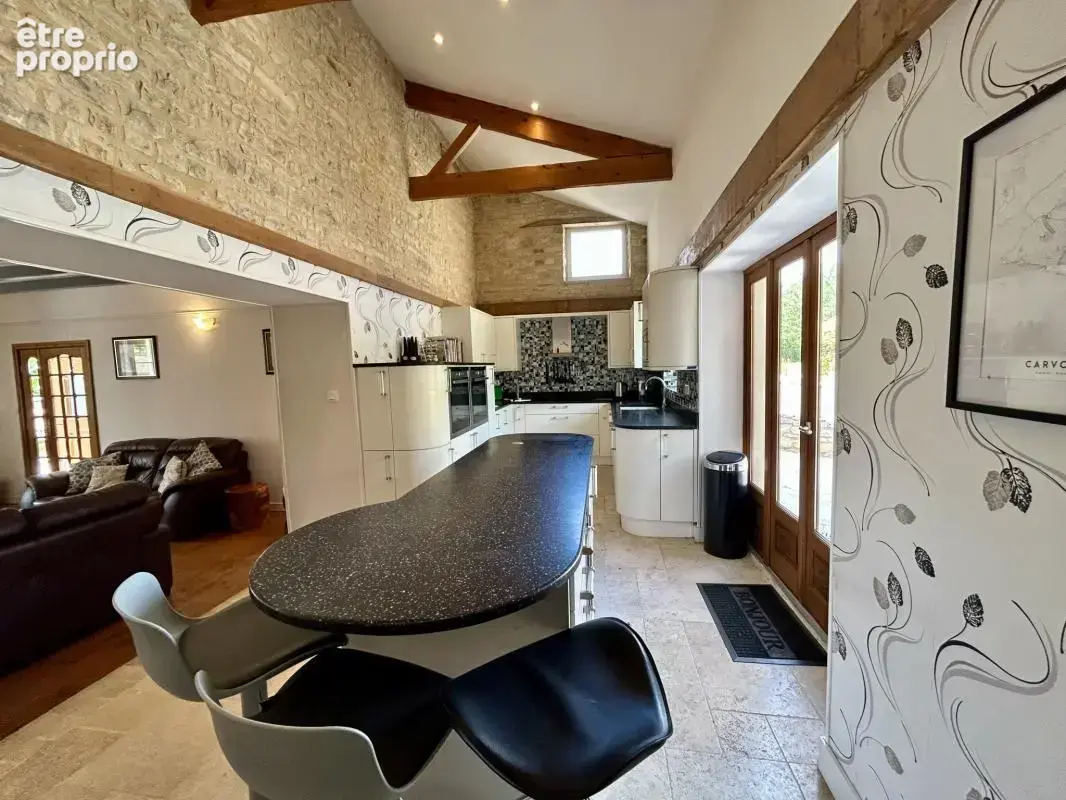 Maison de caractère 7 chambres 338m2, piscine et garages 70m - photo 7