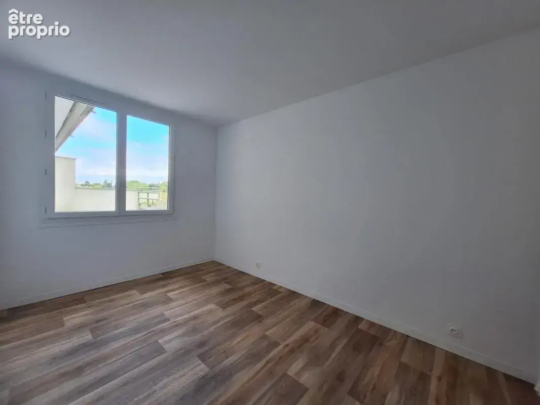 Trappes centre – appartement t3 rénové avec balcon – proche gare - photo 8