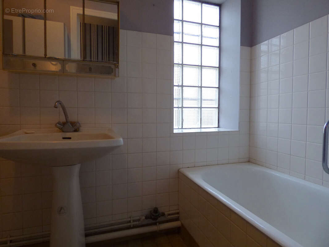 Maison à CHIRE-EN-MONTREUIL
