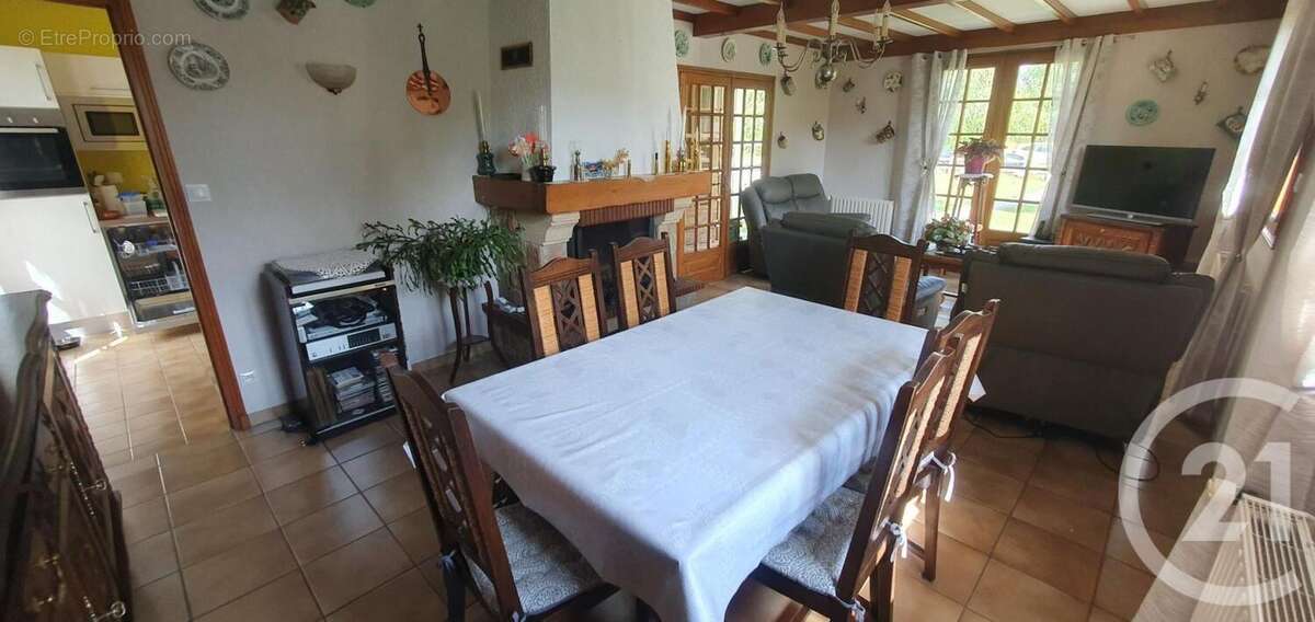 Maison à BEAURAINVILLE