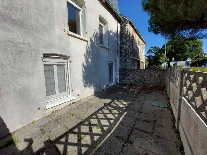 Appartement à DONVILLE-LES-BAINS