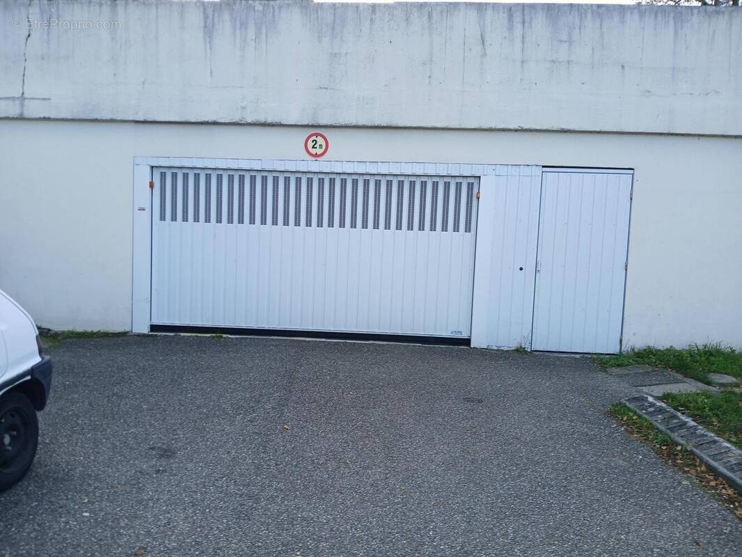 Photo 1 - Parking à MERIGNAC