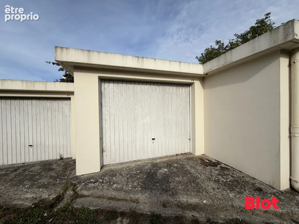 Photo Parking à Cancale au prix de 44 000€