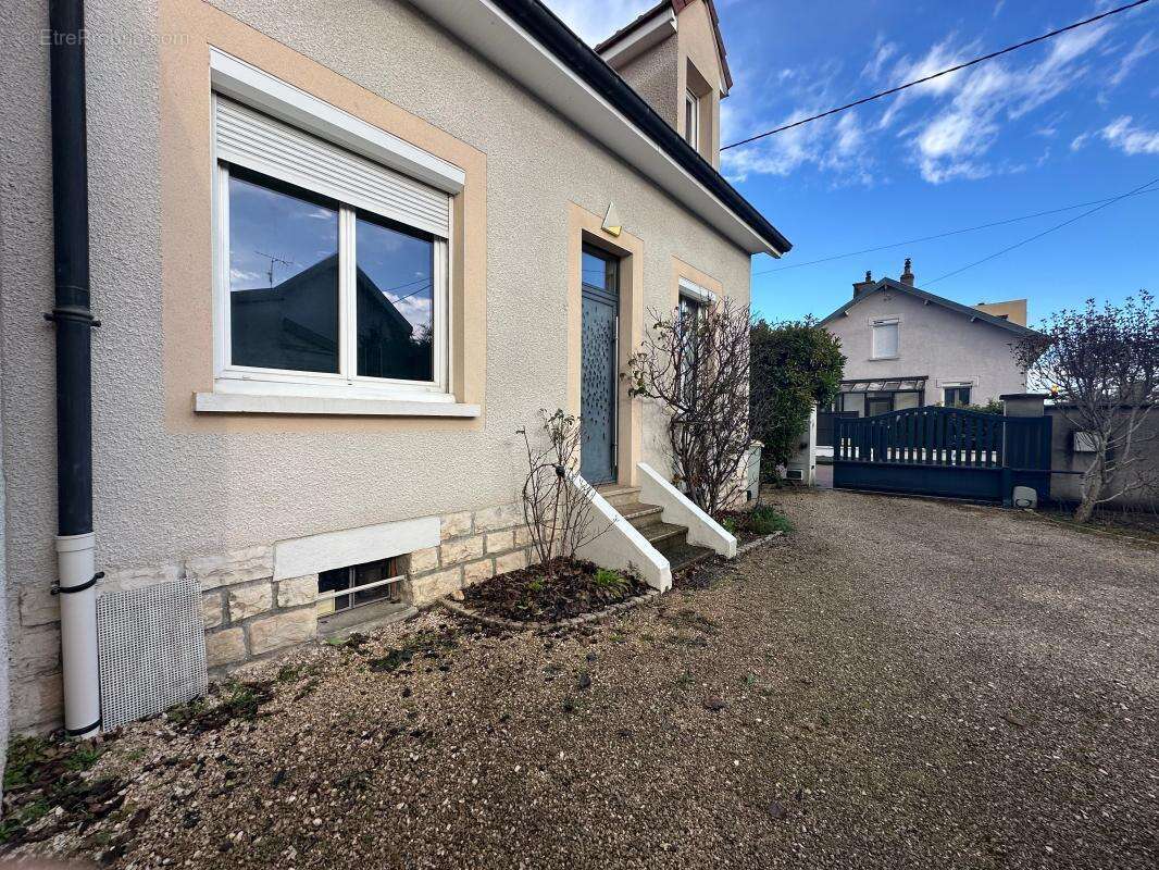 Maison à CHENOVE