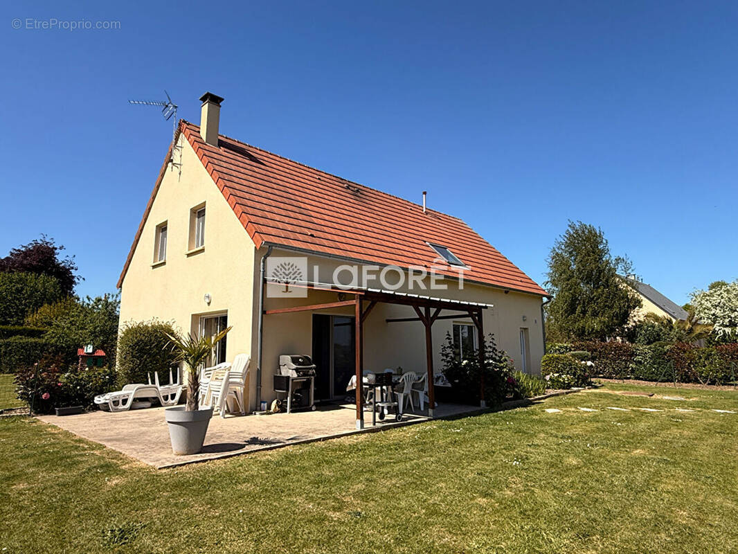 Maison à CLEVILLE
