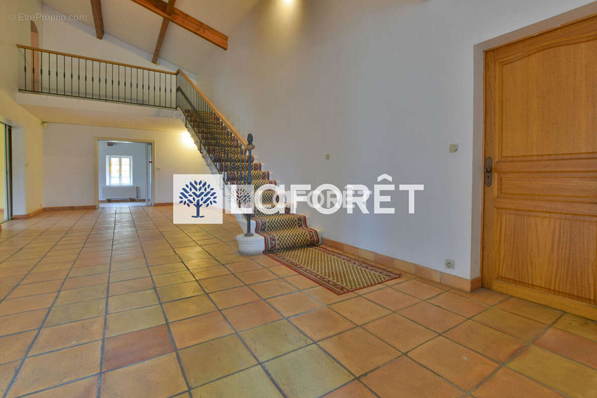 Maison à SAINT-GENIS-DE-SAINTONGE